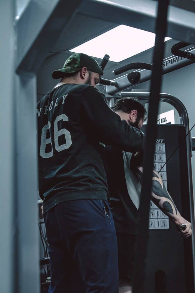 Client en pleine séance d’entraînement fonctionnel